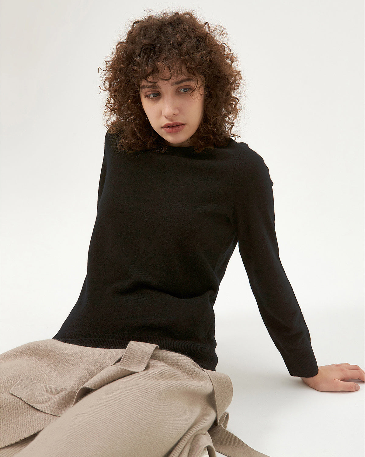 Essential Crewneck Cashmere Sweater