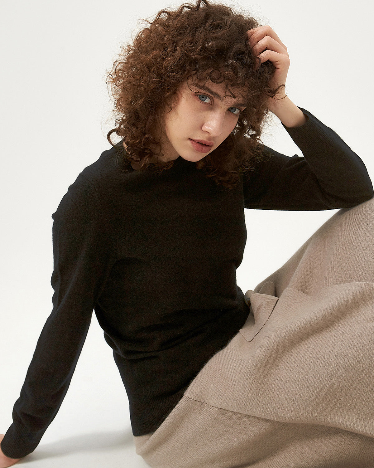 Essential Crewneck Cashmere Sweater