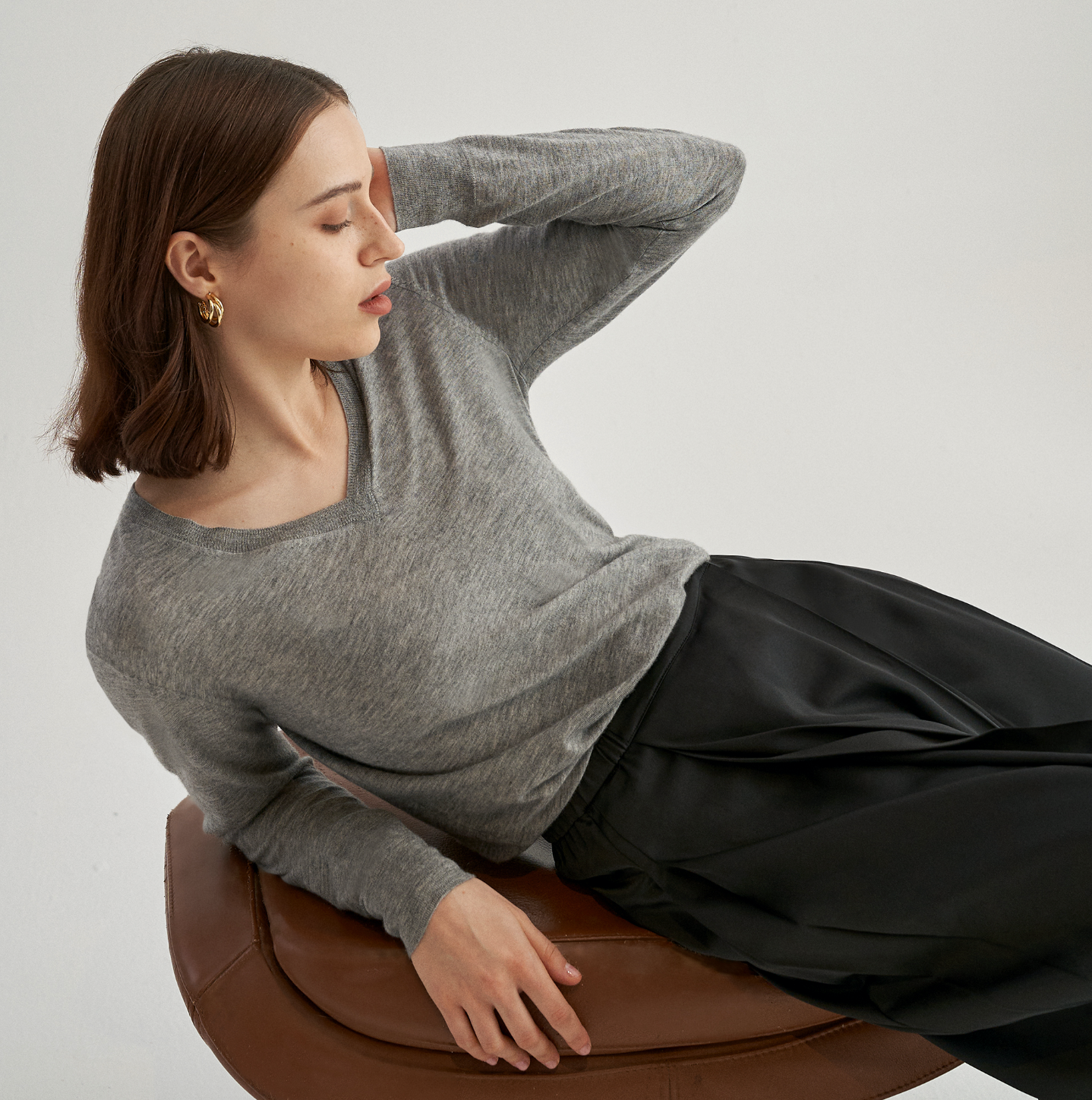 Lightweight Cashmere V-neck Sweater