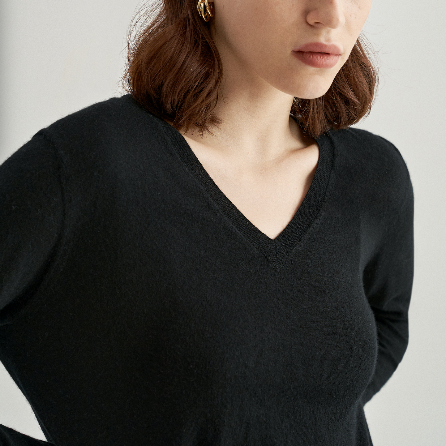 Lightweight Cashmere V-neck Sweater