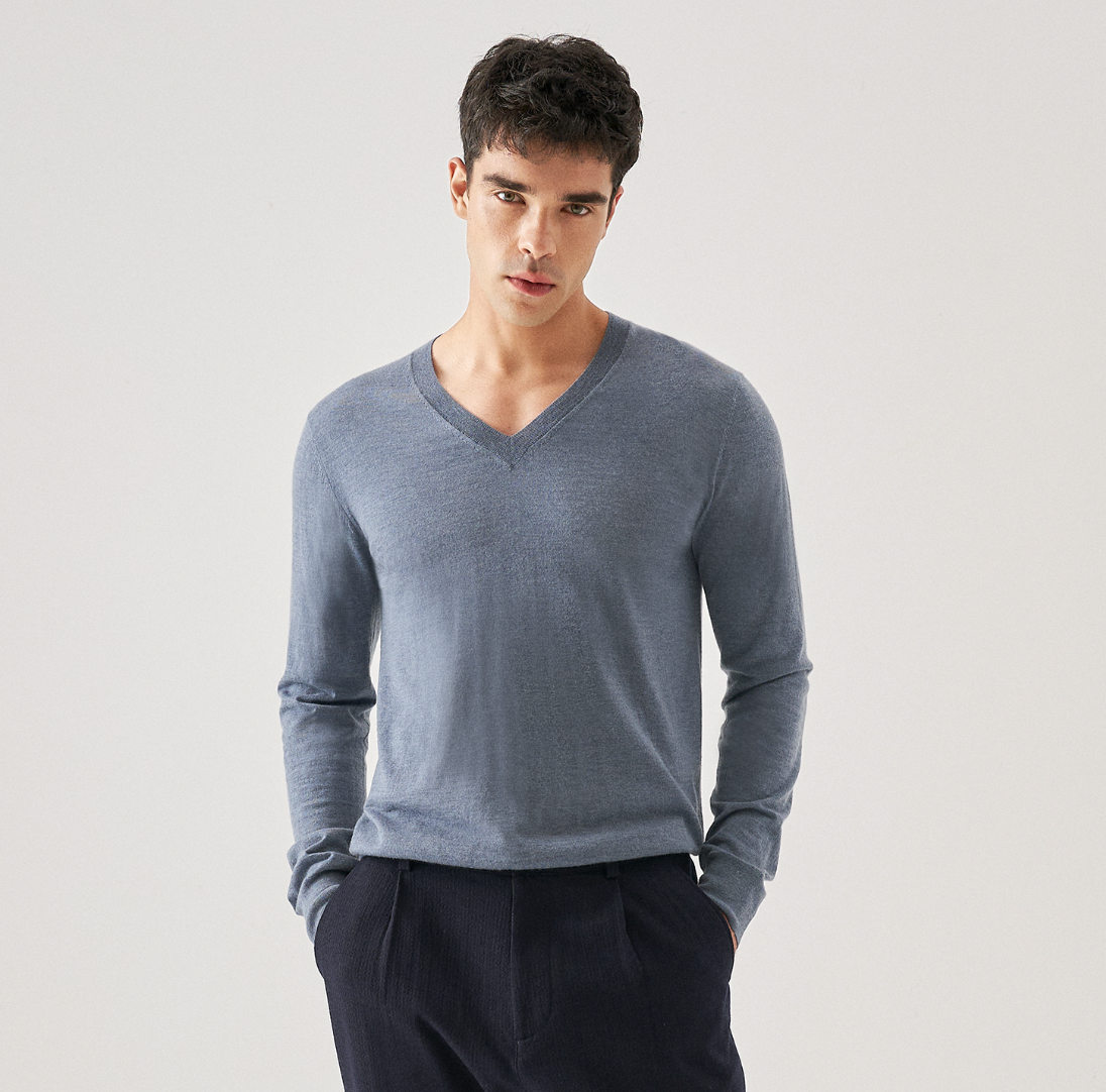 Super Light V-neck Cashmere Sweater