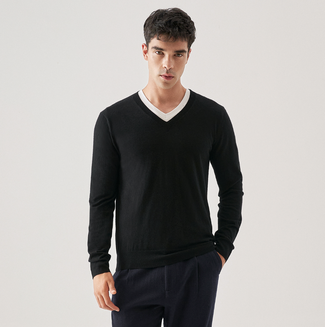 Super Light V-neck Cashmere Sweater