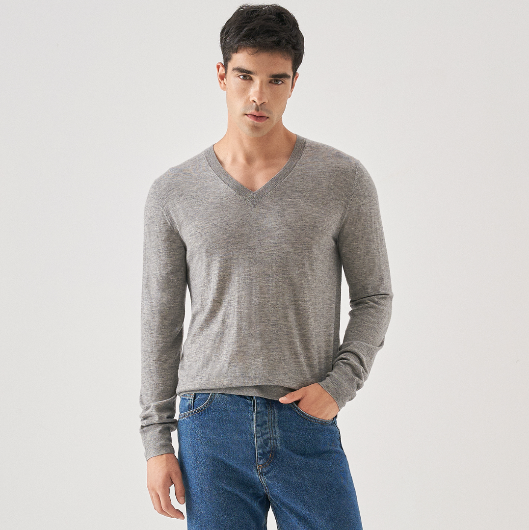 Super Light V-neck Cashmere Sweater